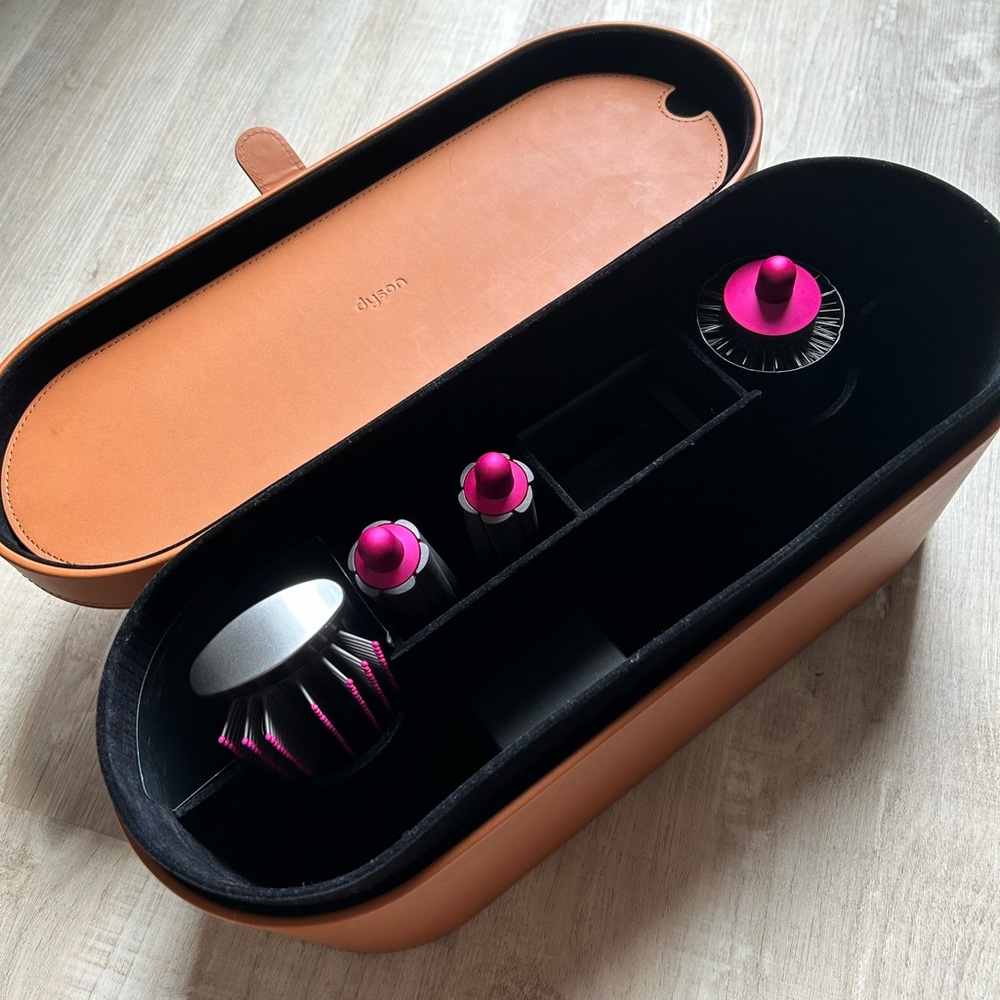 DYSON attachments + case